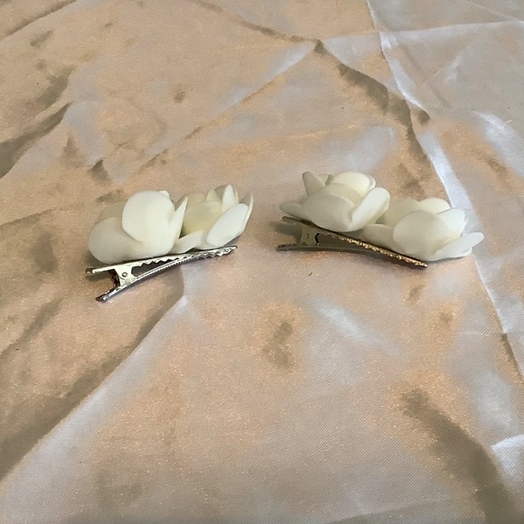 set of 2 medium rose bud alligator clips - Picture 2 of 6